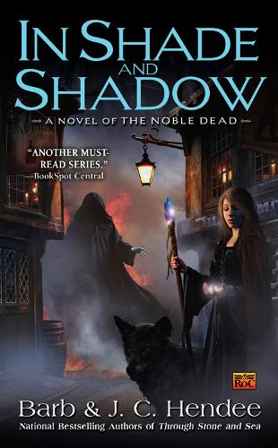 In Shade and Shadow: A Novel of the Noble Dead(7 Noble Dead)