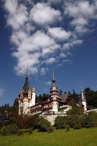 Peles Castle Near Sinaia Romania Journal: 150 Page Lined Notebook/Diary