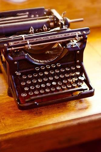 A Cool Old-Fashioned Typewriter Machine Journal: 150 Page Lined Notebook/Diary