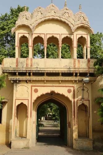 Jaipur Rajasthan Temple Gateway, for the Love of India: Blank 150 Page Lined Journal for Your Thoughts, Ideas, and Inspiration.