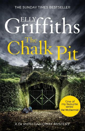 The Chalk Pit: The Dr Ruth Galloway Mysteries 9(The Dr Ruth Galloway Mysteries)